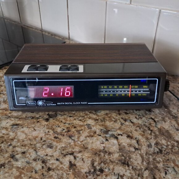 Simpsons Sears Canada AM-FM Digital Clock Radio Model Number 10652-Vintage-EUC! - Picture 1 of 14